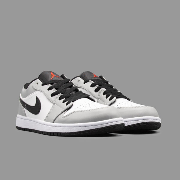 نایکی جردن 1 ساق کوتاه اسموک گری | Nike Jordan 1 Low Smoke Grey - Image 2