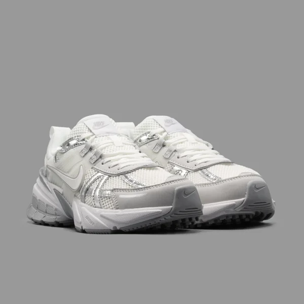نایکی وی تو کی سفید نقره ای | Nike V2K Run White Silver - Image 2